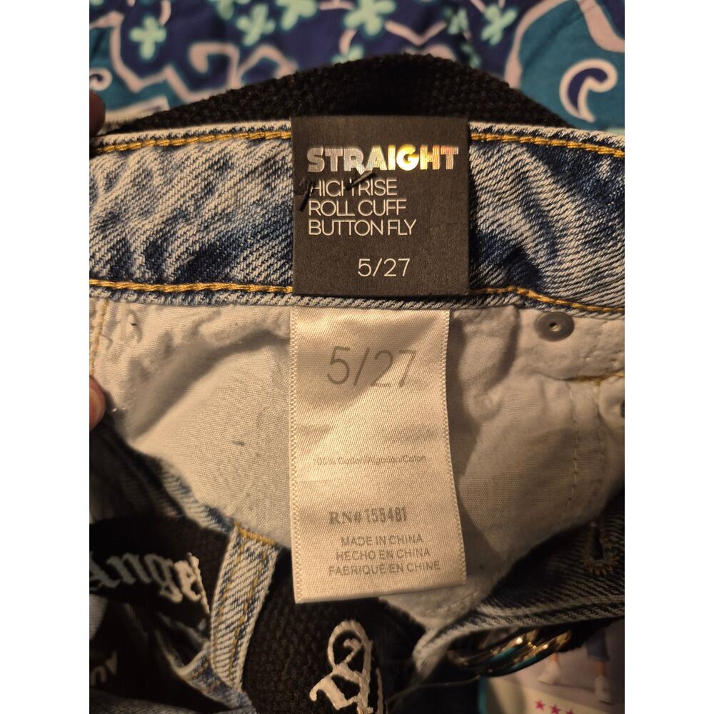 Simple Society NWT High Rise Distressed Mom Jeans | Angel Belt | Light Wash - Picture 14 of 15
